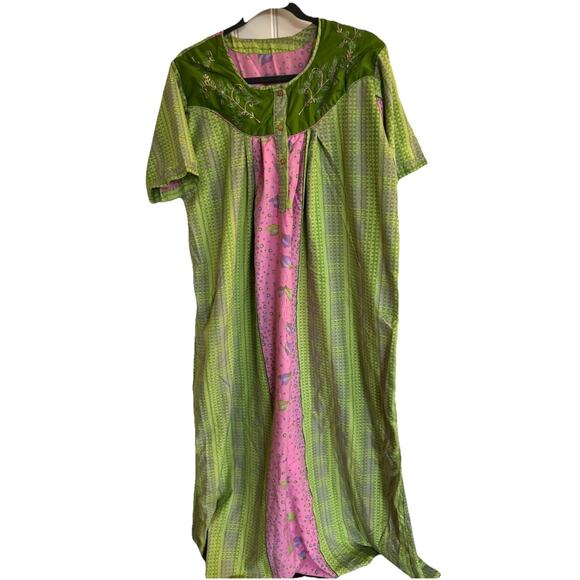 Nightgown Handmade 1970’s Green pink Long Duster Pull Over Buttoned Trad Wife Lg - Picture 1 of 5
